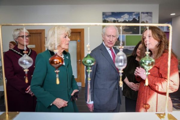 KING AND QUEEN VISIT ROE VALLEY ARTS